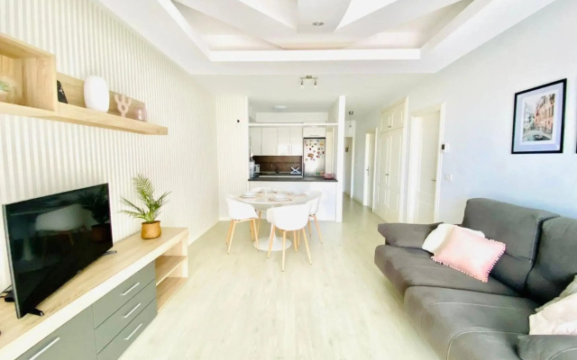 Enjoy Sunsets at Fully Equipped 2BR Oceanside View