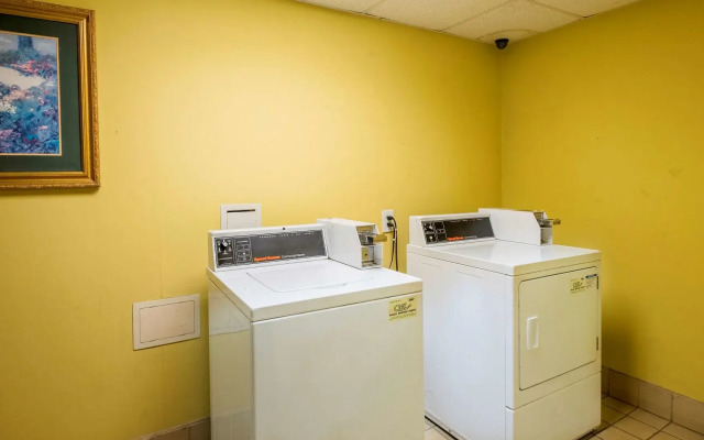 OYO Hotel Phenix City Central