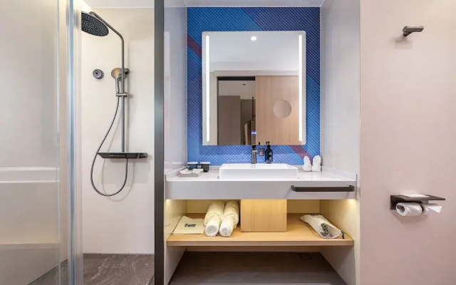 Holiday Inn Express Shenzhen Sports Center by IHG