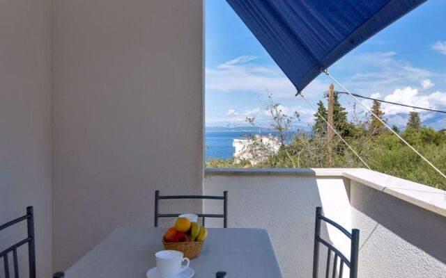 Apartment Cico Hvar/Pokrivenik 40602