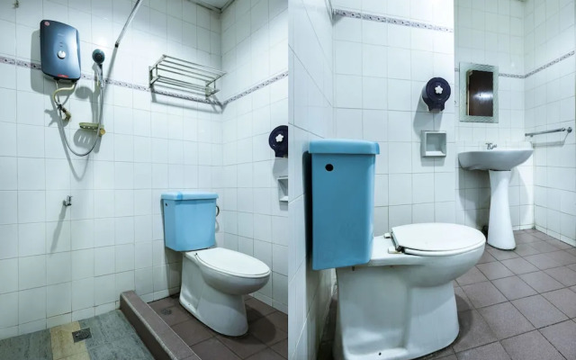 OYO 89997 Kurnia Hotel