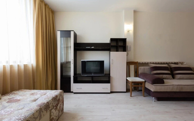 Studio with Balcony and Pool View