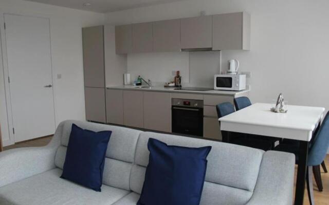 Bracknell - Stunning 2 bedroom Flat with Spectacular Views
