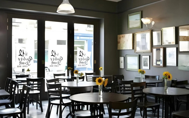 No.12 Hotel & Bistro