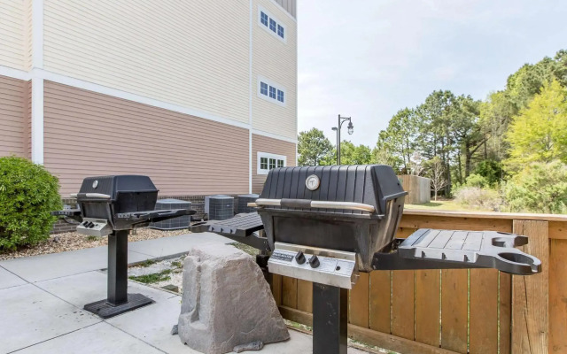 MainStay Suites Jacksonville near Camp Lejeune