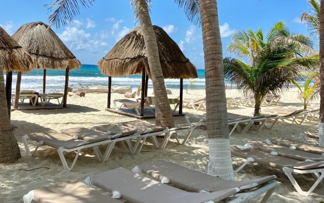 Hive Cancun by G Hotels