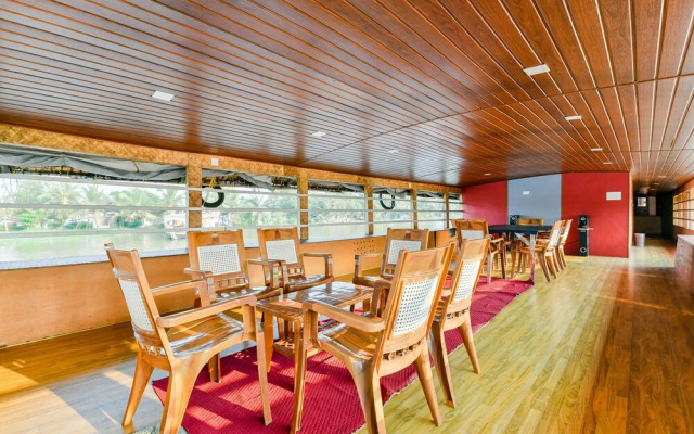 OYO 23231 KHBO Gold Sharing Houseboat