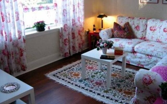 Charm of Qualicum Bed and Breakfast