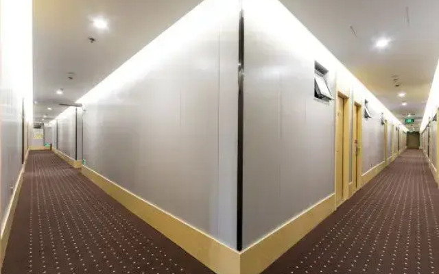 Hotel Holt	