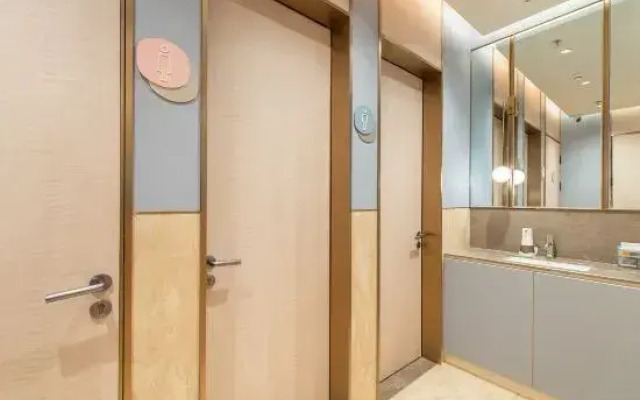 HanTing Hotel (Dalian Xian Road Subway Station)