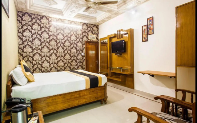 Hotel Bharat Niwas