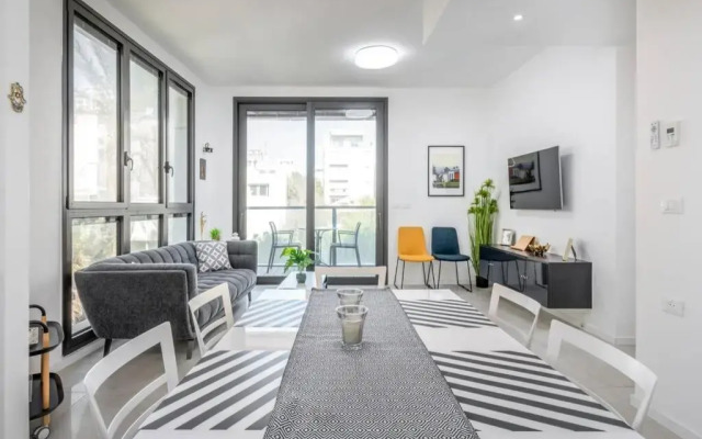 Kerem Hateimanim Area-3 BR with Balcony