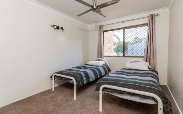 Great location close to waterfront, Shops, Restaurants and Cafes. – Guest Rooms – Bongaree