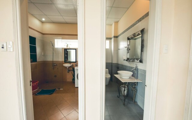 Hillside Homestay Hue - Triple Room top Apartment