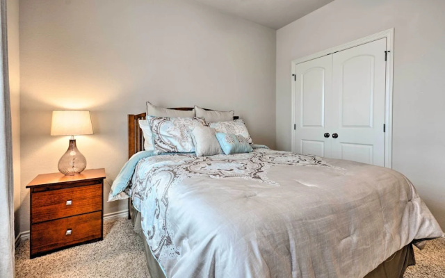 College Station Townhouse w/ Private Patio