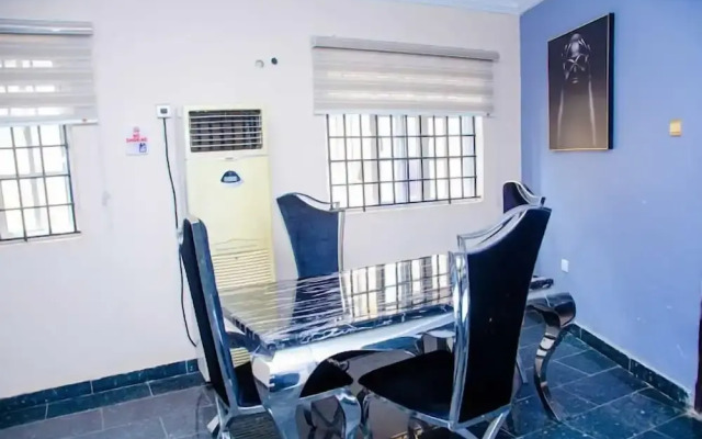 Hill Crest Apartments