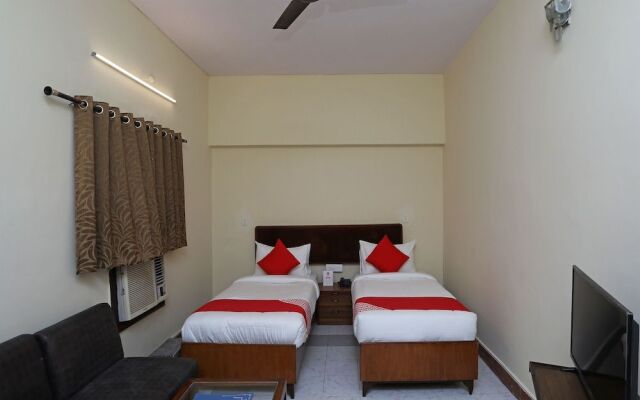 OYO 15791 Flagship Hotel Executive Hazratganj