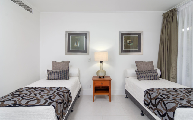Mandalay Luxury Beachfront Apartments – Guest Rooms – Port Douglas