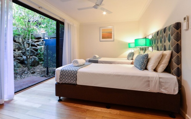 Shoreline 31 Renovated Upmarket 2 Bedrooms Ocean View Near Marina With Golf Buggy – Guest Rooms – Hamilton Island