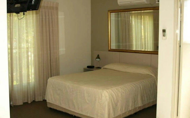 Francis Phillip Motor Inn