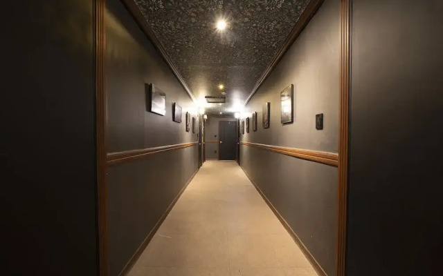 Shourin Hotel Cheonan by Aank