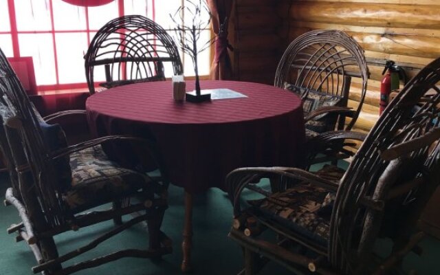 Twin Pines Lodge & Cabins