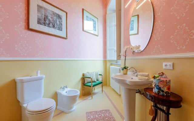 Villa Hugo in Lucca With 5 Bedrooms and 6 Bathrooms