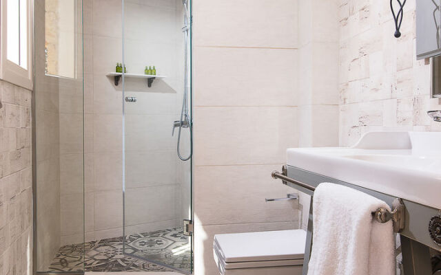 Neikos Luxury Suites