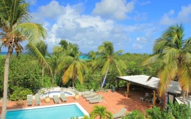 Allamanda Beach Club by RedAwning