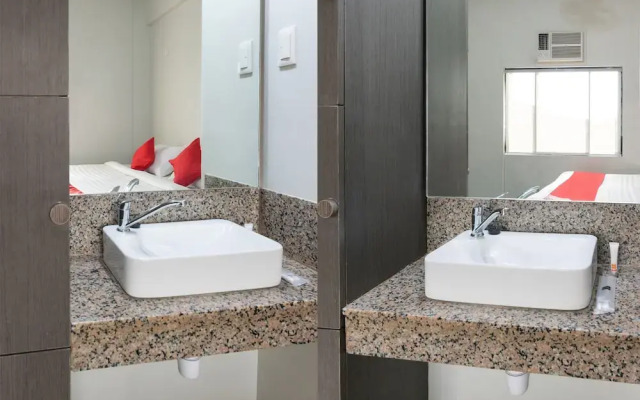 OYO 136 Regal Residences