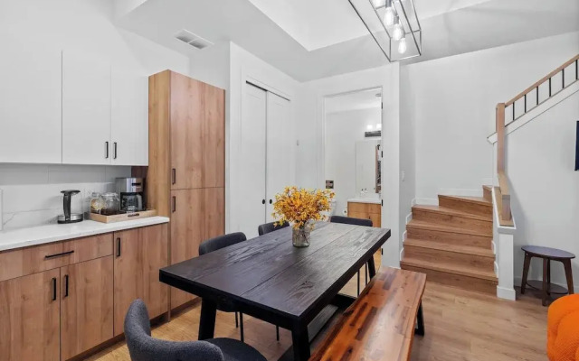 Luxurious Large 3 Bedroom Loft Saskatchewan Drive