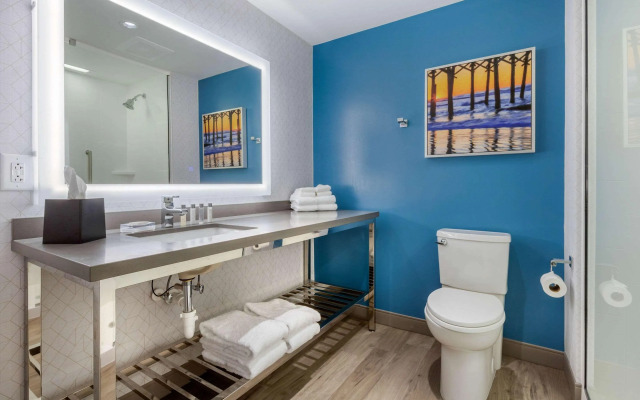Cambria Hotel Charleston Riverview