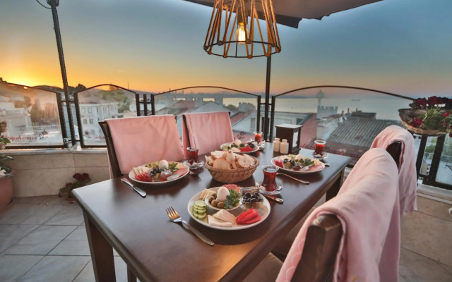 Artefes Hotel Old City