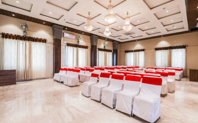 Capital O 14244 Loya Legend