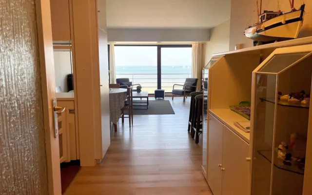 Apartment in Nieuwpoort by the Sea Wall