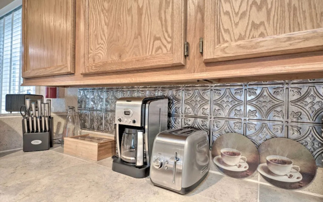 Creekside Home w/ Patio, Walk to Manitou Incline!