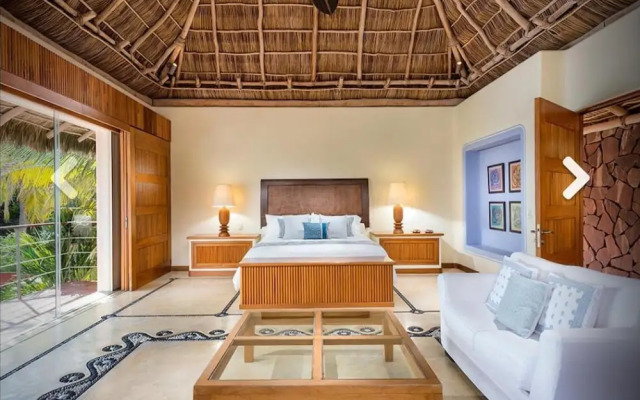 Exciting six Bedroom Oceanfront 75 Long Pool Villa