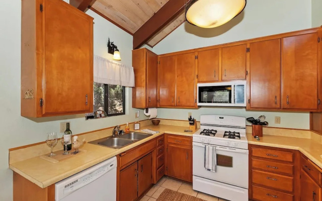 Everwood Serenity Treehouse