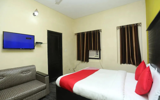 Gaurav Boarding House by OYO Rooms