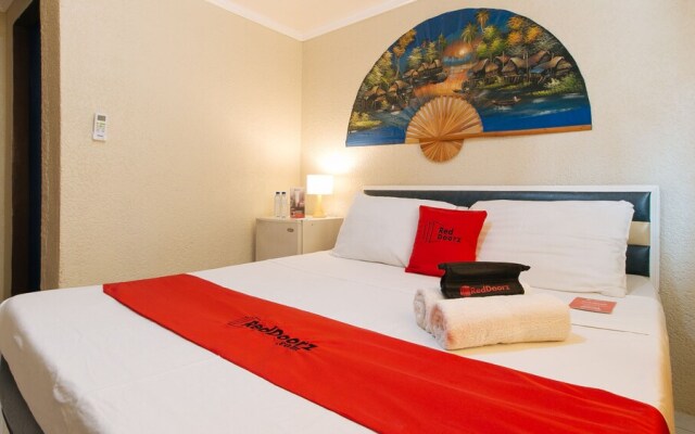 RedDoorz Plus @ Lagoon Beach Resort Zambales