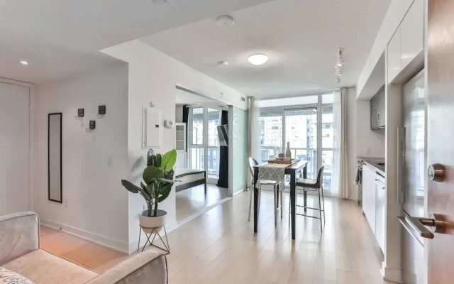 Cityplace 1B Lux Condo Lakeside Skydome Mtcc