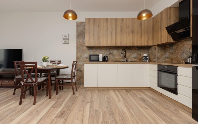 Lux Apartment Manufaktura by Renters