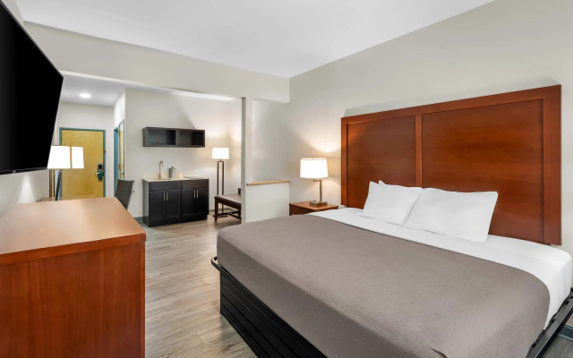 Quality Suites Waldorf