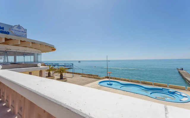 LaMare (LaMare) on Komsomolskaya street 4