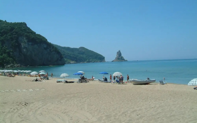 Apartments With Pool "maria" on Agios Gordios Beach