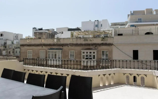 Stunning 4 Bedroom Apart. Near Balluta Bay