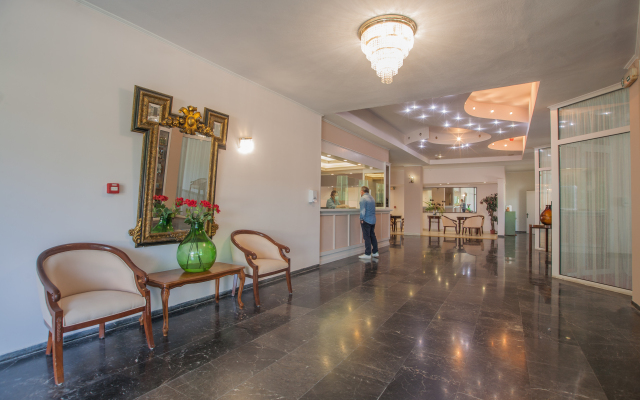 Alexandros Hotel 