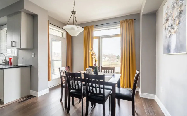 GLOBALSTAY. Modern Lake Ontario Townhomes