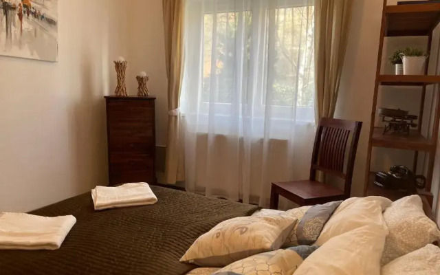 Full Garden House at Heroes Square