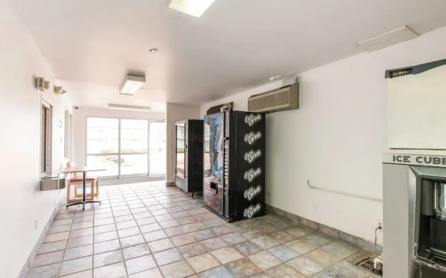 6 Tulsa West Motel